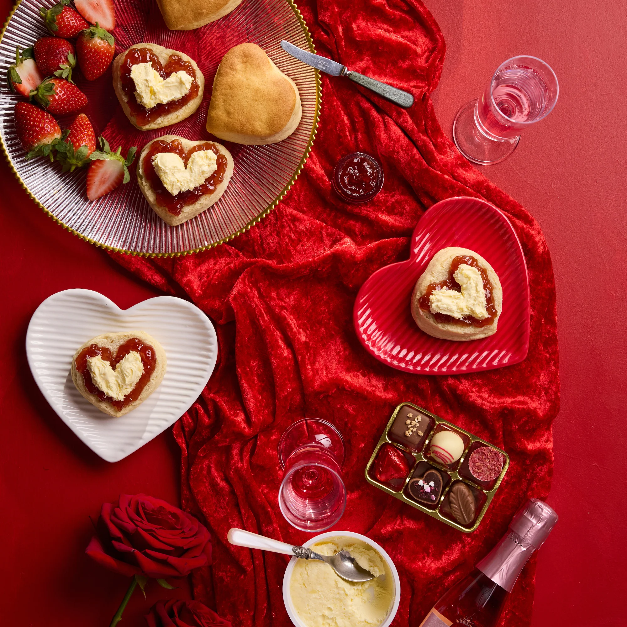 The Hearts & Bubbles Hamper - Image 4