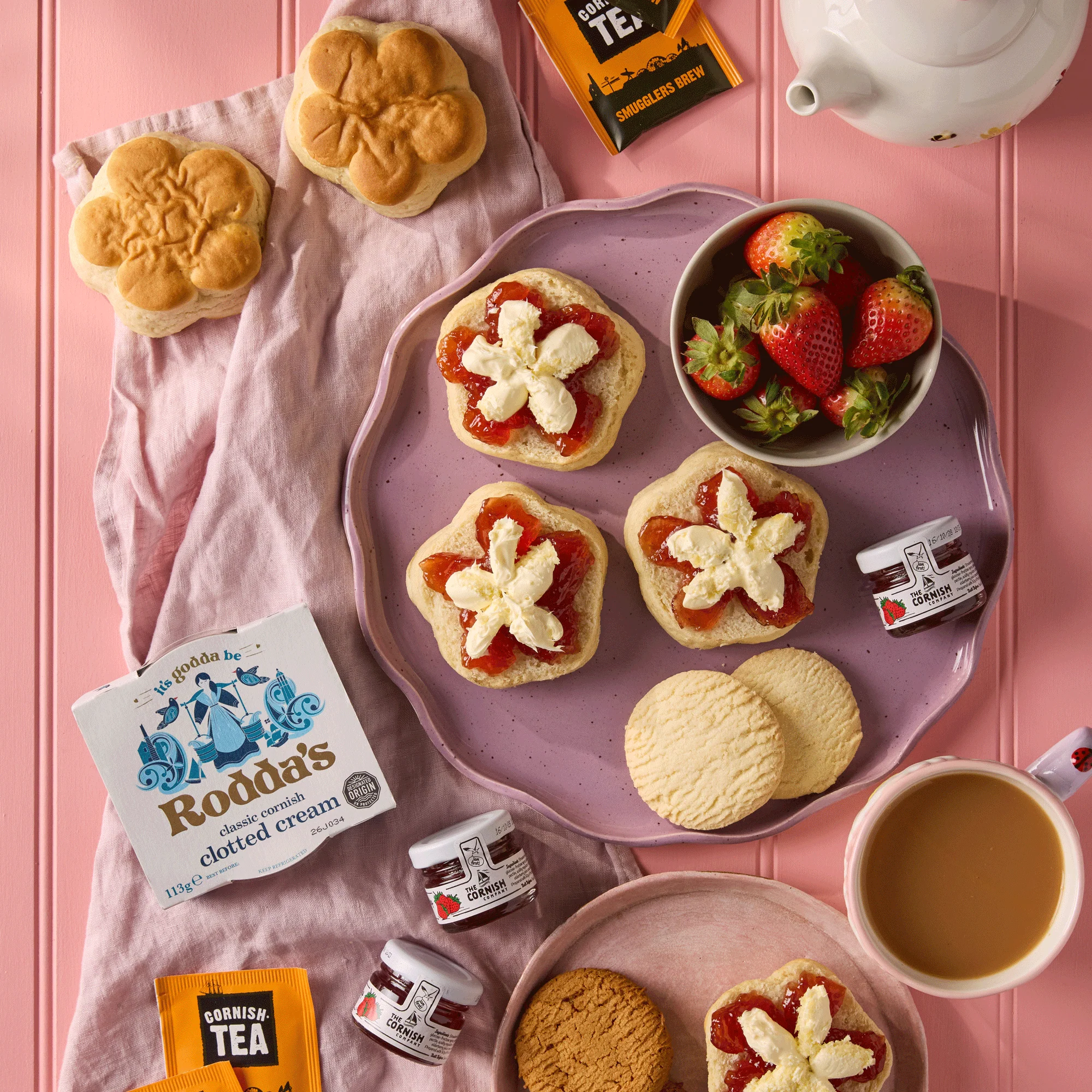 The Petals & Prosecco Hamper - Image 4